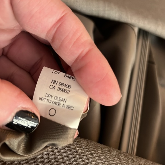 Theory wool blazer: 2-button structured shoulders/darted front/refined fit. - Picture 9 of 9